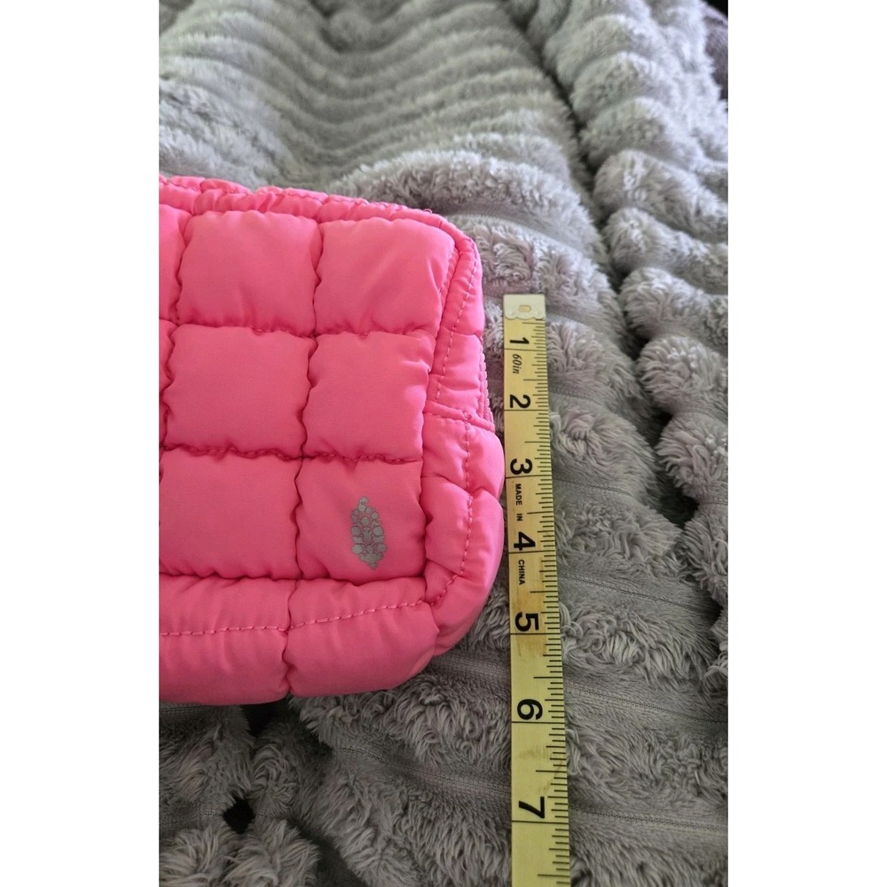 FREE PEOPLE MOVEMENT Free People Pink Quilted Mini Case. SO CUTE! EUC!! - Picture 8 of 11